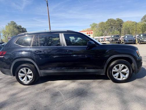Deep Black Pearl 2018 Volkswagen Atlas 3.6L SE