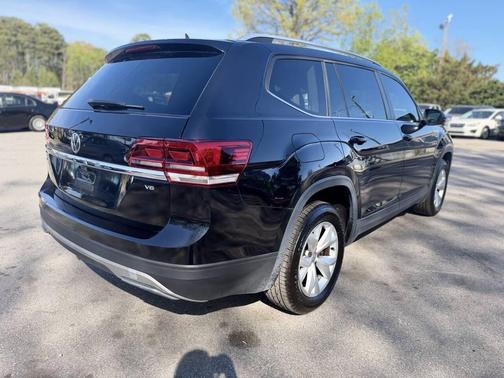 Deep Black Pearl 2018 Volkswagen Atlas 3.6L SE