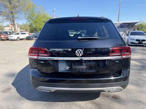 Deep Black Pearl 2018 Volkswagen Atlas 3.6L SE