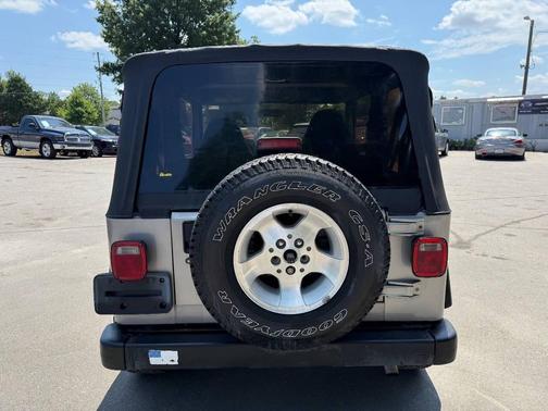 Silver 2000 Jeep Wrangler Sport