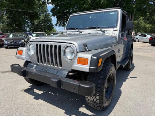 Silver 2000 Jeep Wrangler Sport