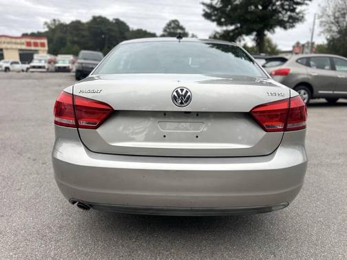 2014 Volkswagen Passat 1.8T Auto SE w/Sunroof & Nav