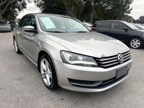 2014 Volkswagen Passat 1.8T Auto SE w/Sunroof & Nav