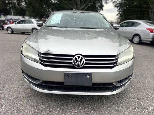2014 Volkswagen Passat 1.8T Auto SE w/Sunroof & Nav