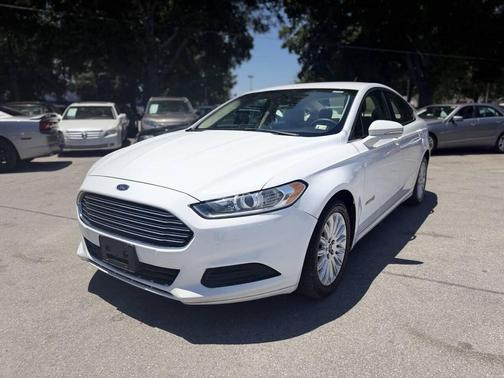 White 2014 Ford Fusion Hybrid SE