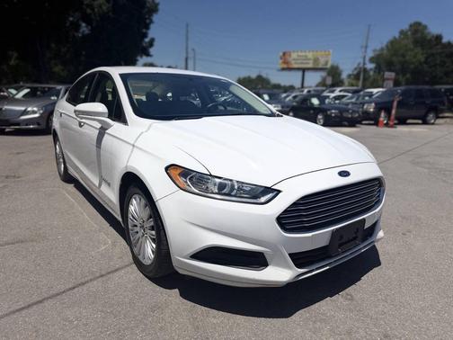 White 2014 Ford Fusion Hybrid SE
