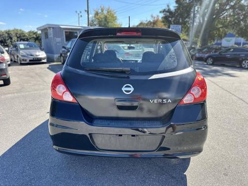 2010 Nissan Versa 1.8 SL
