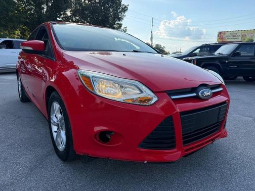 Red 2013 Ford Focus SE