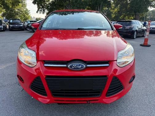 Red 2013 Ford Focus SE
