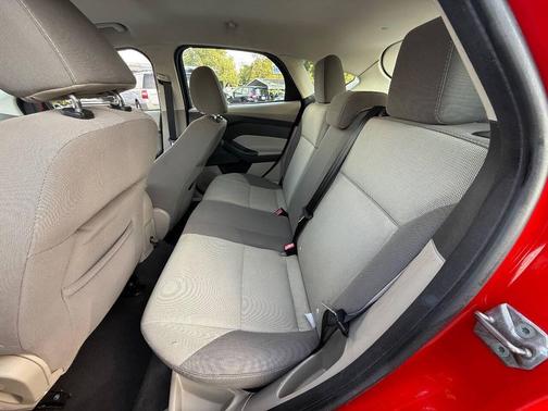 Red 2013 Ford Focus SE