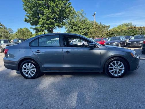 Gray 2012 Volkswagen Jetta SE