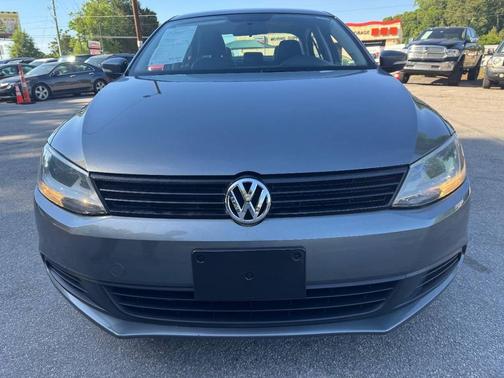 Gray 2012 Volkswagen Jetta SE