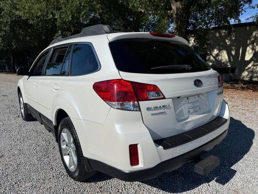 Satin White Pearl 2013 Subaru Outback 2.5i Limited
