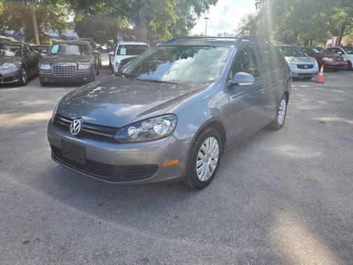 Platinum Gray Metallic 2011 Volkswagen Jetta SportWagen SE