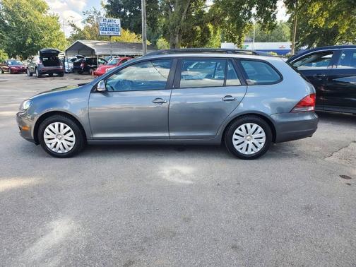 Platinum Gray Metallic 2011 Volkswagen Jetta SportWagen SE