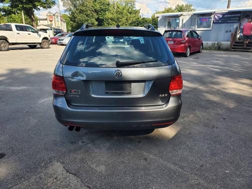 Platinum Gray Metallic 2011 Volkswagen Jetta SportWagen SE