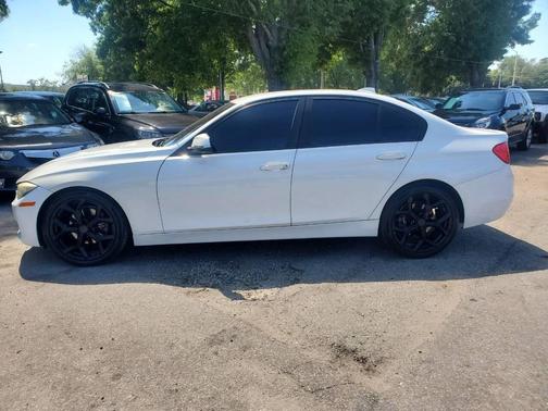 White 2015 BMW 320 i