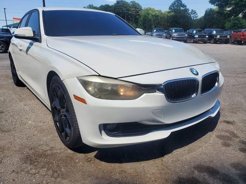 White 2015 BMW 320 i