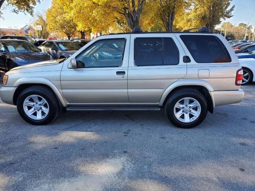 2003 Nissan Pathfinder LE