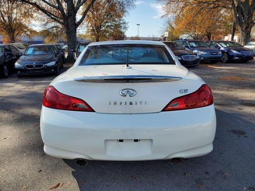 2009 INFINITI G37 Sport