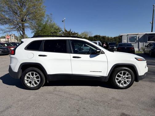 Bright White Clearcoat 2017 Jeep Cherokee Sport
