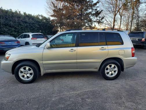 Tan 2007 Toyota Highlander Base