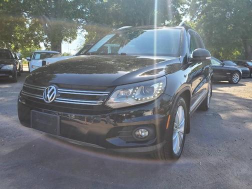 Deep Black Pearl 2016 Volkswagen Tiguan 2.0T SE 4MOTION