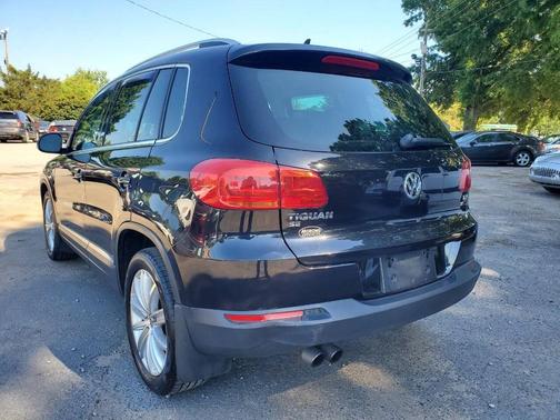Deep Black Pearl 2016 Volkswagen Tiguan 2.0T SE 4MOTION