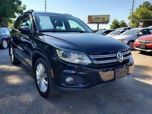 Deep Black Pearl 2016 Volkswagen Tiguan 2.0T SE 4MOTION