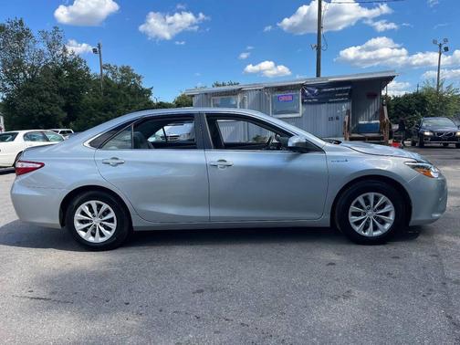 2017 Toyota Camry Hybrid SE