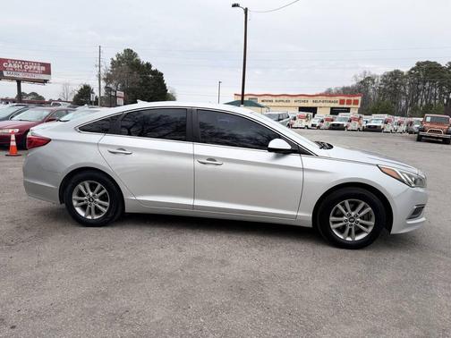 2017 Hyundai SONATA SE