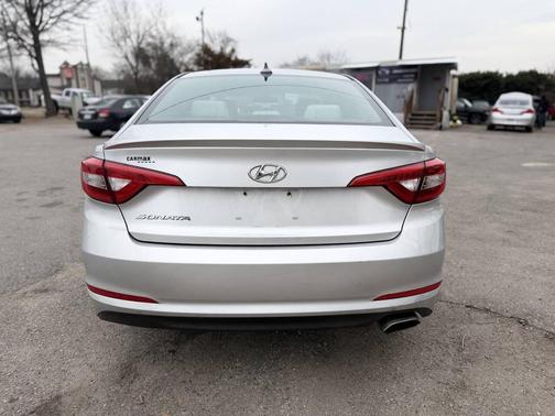 2017 Hyundai SONATA SE