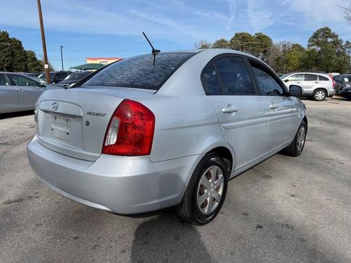2011 Hyundai Accent SE