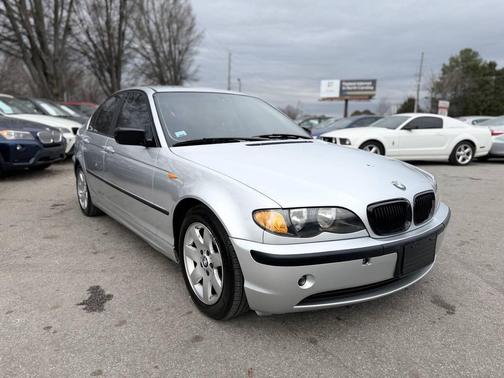 2004 BMW 325 325i 4dr Sedan