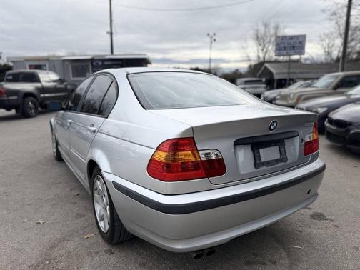 2004 BMW 325 325i 4dr Sedan