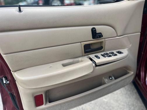 2004 Ford Crown Victoria LX