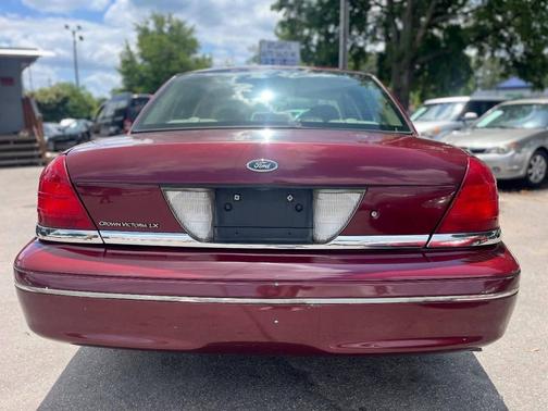 2004 Ford Crown Victoria LX