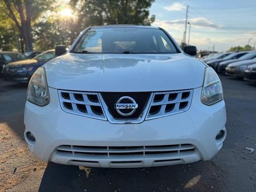 Off White 2012 Nissan Rogue S