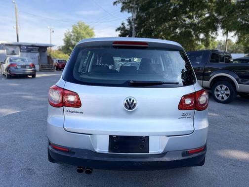 Reflex Silver Metallic 2011 Volkswagen Tiguan S