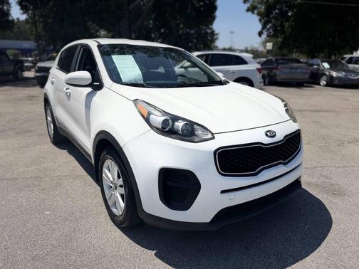 Clear White 2019 Kia Sportage LX