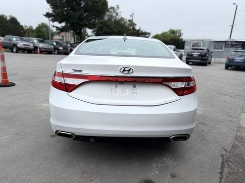 Diamond White Pearl 2015 Hyundai Azera Base