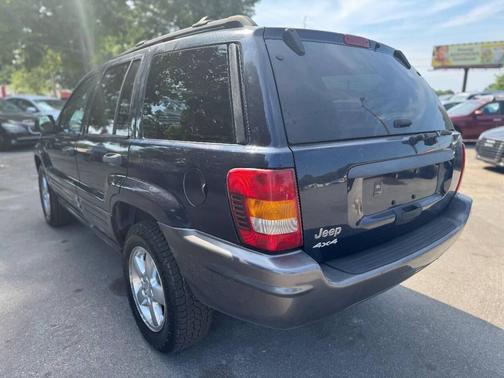 Blue 2004 Jeep Grand Cherokee Laredo
