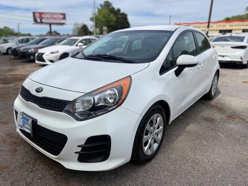 Clear White 2016 Kia Rio LX