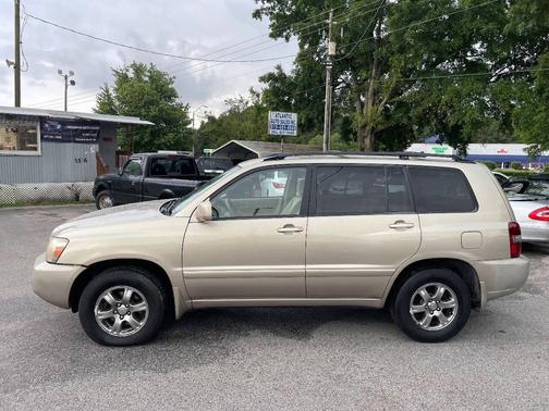 Tan 2006 Toyota Highlander Base