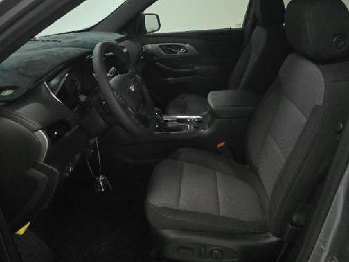Sterling Gray Metallic 2023 Chevrolet Traverse LT Cloth