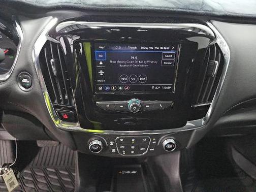 Sterling Gray Metallic 2023 Chevrolet Traverse LT Cloth