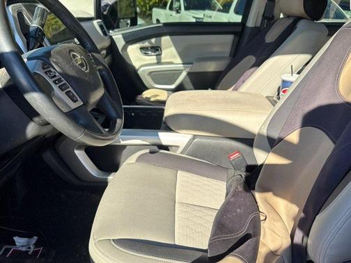 2020 Nissan Titan SV