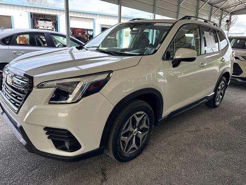 Crystal White Pearl 2023 Subaru Forester Premium