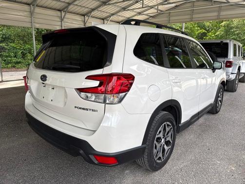 Crystal White Pearl 2023 Subaru Forester Premium