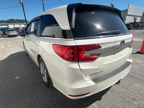 White Diamond Pearl 2019 Honda Odyssey EX-L
